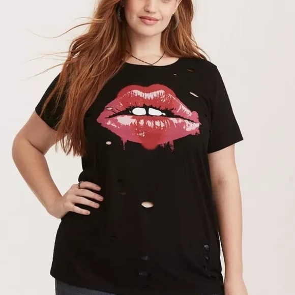 torrid Tops - Torrid DISTRESED Black T-Shirt with Red Lips Graphic SIZE 5